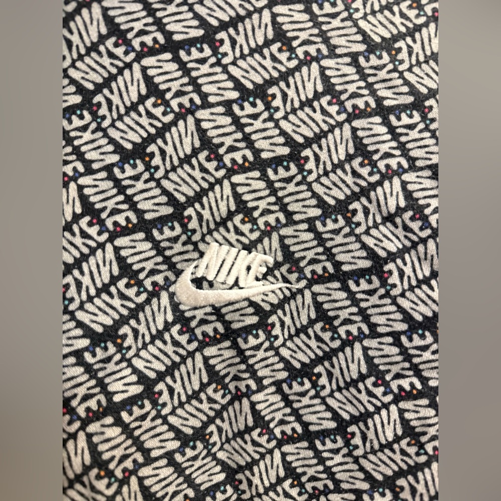 Nike Men's Black/White/Gray Logo Patterned Sweater SIZE LARGE LIKE NEW - Picture 3 of 11